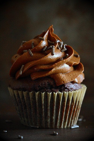 These amazing cupcakes are unique and so delicious. Definitely worth trying! #chocolate #chocolatecupcake #cupcakes #cupcakerecipe #chocolatefrosting #iambaker Chocolate Cupcake