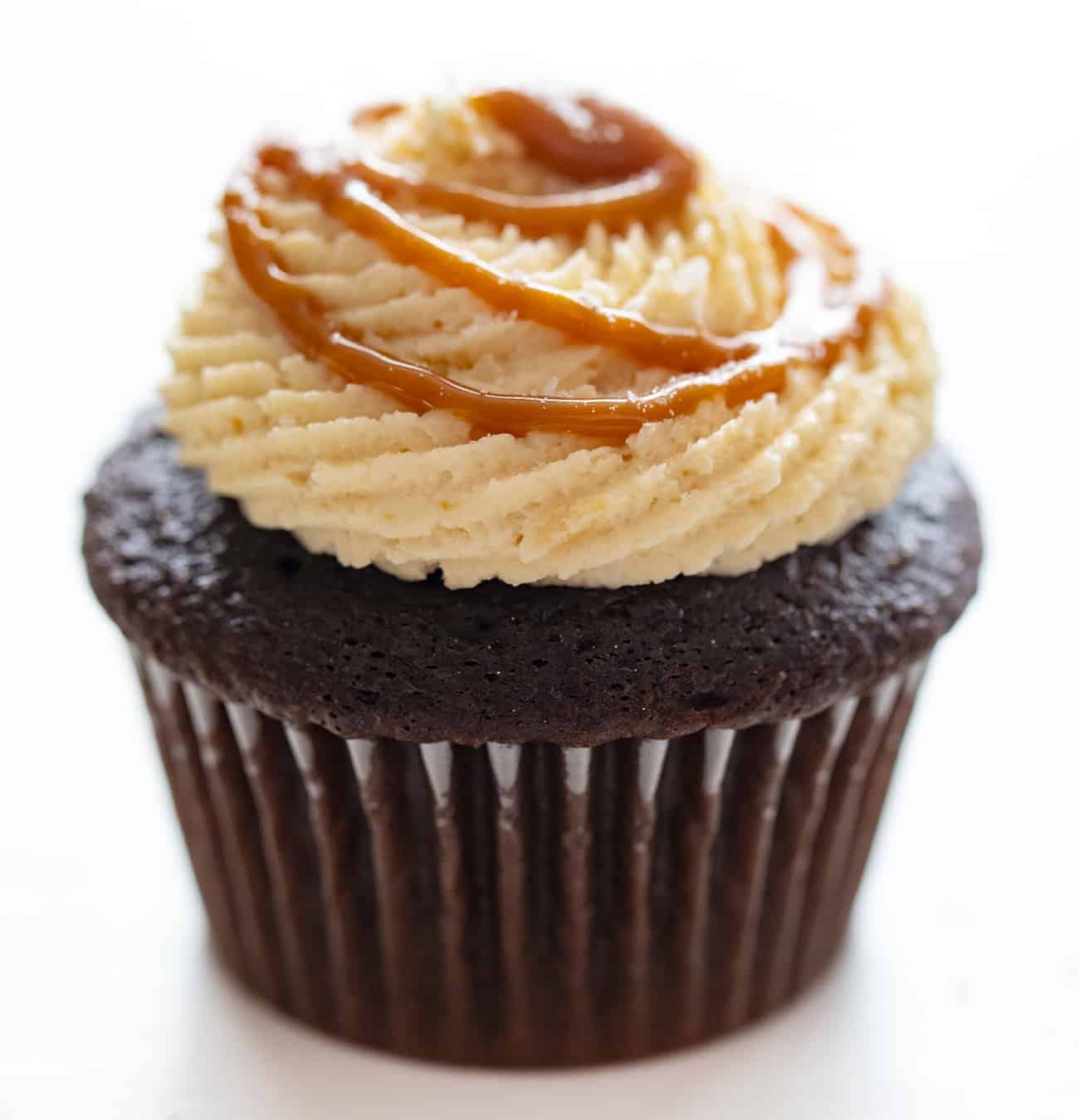 Chocolate Cupcakes with Salted Caramel Buttercream take my Ultimate Chocolate Cupcakes to a whole new salted caramel level! Chocolate Cupcakes, Salted Caramel Buttercream, caramel buttercream, how to make caramel buttercream, chocolate cupcakes, easy chocolate cupcakes, new years eve cupcakes, elegant cupcakes, salted caramel, i am baker Chocolate Cupcakes with Salted Caramel Buttercream
