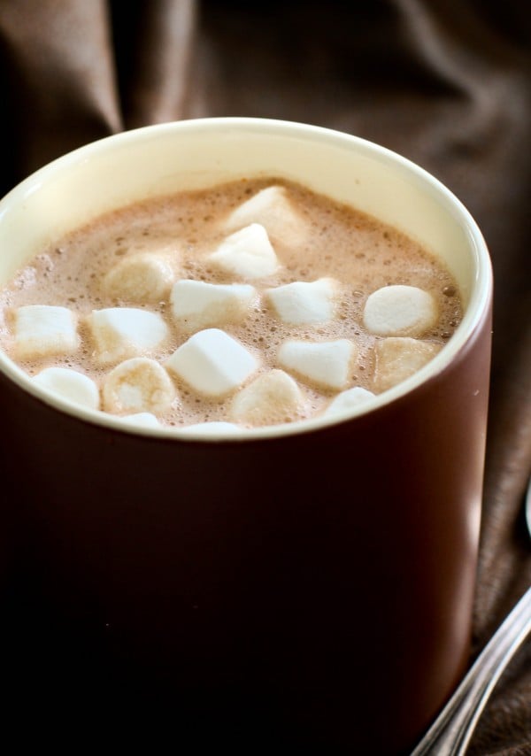 Seriously rich and creamy homemade hot chocolate. Just a few simple ingredients! #hotcocoa #hoemamdecocoa Homemade Hot Chocolate Recipe