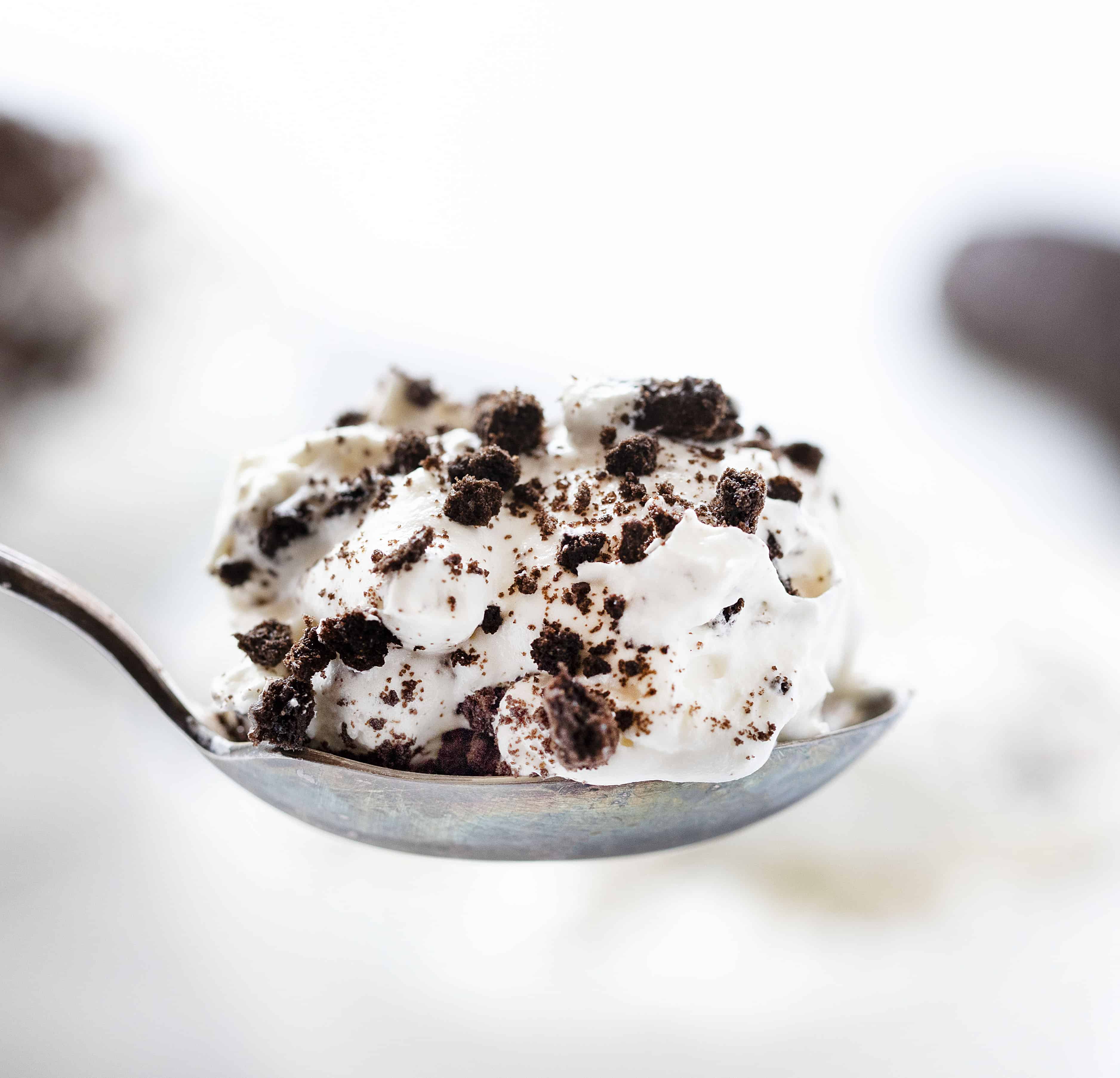 This easy peasy Oreo Fluff recipe comes together in a few minutes and takes like an Oreo cloud! #oreofluff #oreo #oreorecipes #howtomakeoreofluff #iambaker #bbqdesserts #recipes Easy Oreo Fluff